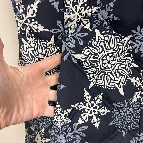 Eddie Bauer snowflake down vest with fur collar S - Picture 3 of 6